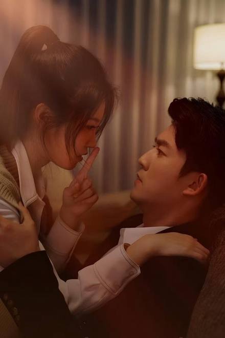 Tổng Giám Đốc Nhầm Rồi, Vợ Là Nhân Viên Của Anh