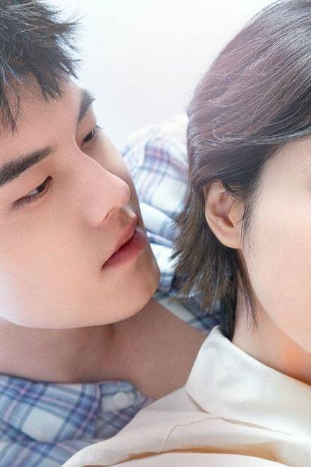 Hàng Xóm Của Tôi Không Chịu Lớn